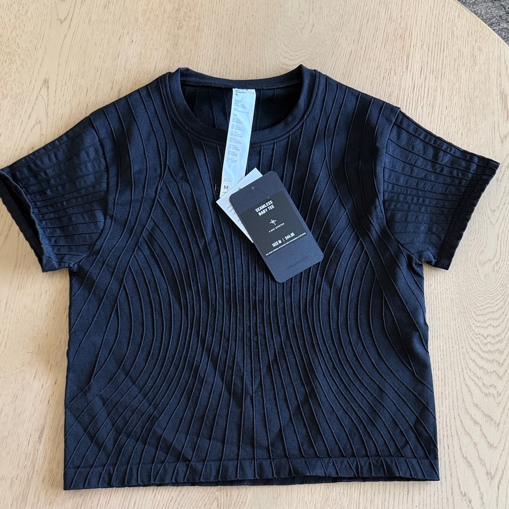 FABLETICS 🖤 Black Seamless Linework Baby Tee NWT medium